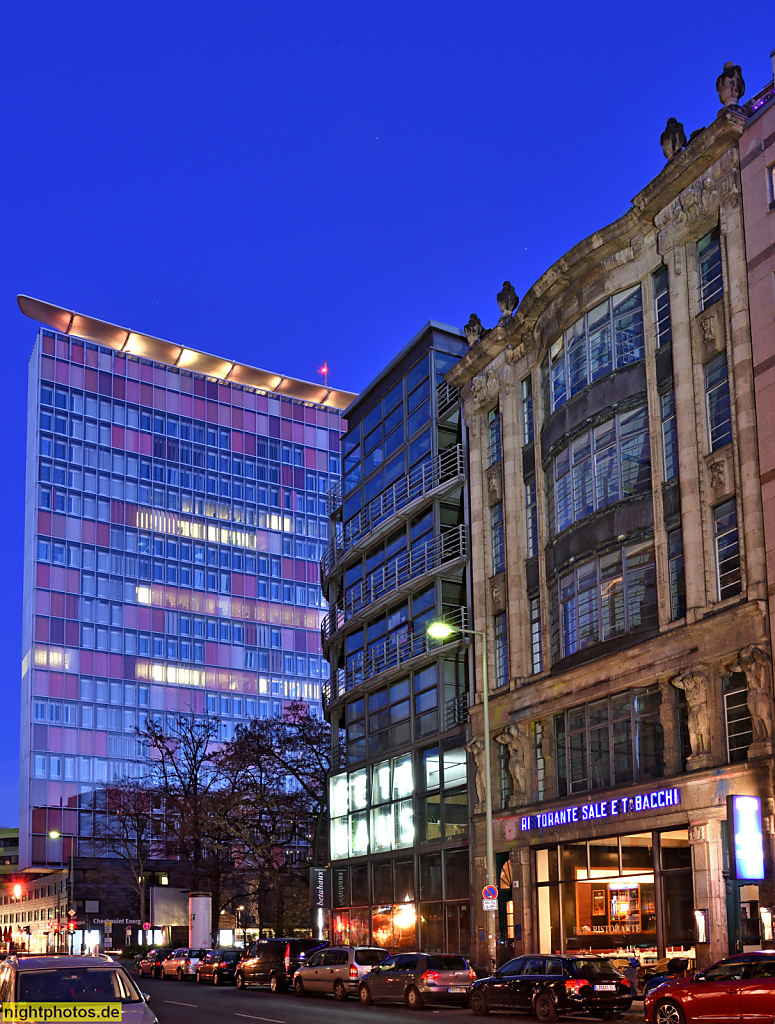 Berlin Kreuzberg Geschäftshaus erbaut 1909 von C. Kuhn. 1989-2018 Sitz der Tageszeitung TAZ. Neobarockes Kranzgesims und Jugendstilelemente. Hinten GSW-Hochhaus