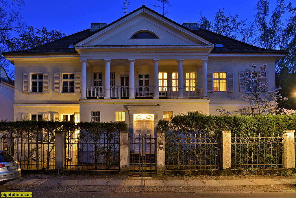 Berlin Westend Haus Behaim-Schwarzbach Landhaus erbaut 1907-1908 von Architekt Paul Schultze-Naumburg durch Saalecker Werkstätten GmbH in der Ebereschenallee