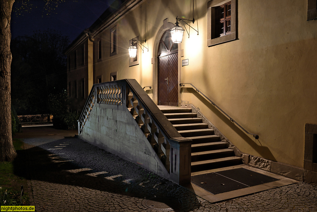 Fulda Stadtschloss. Umbau zum Barockschloss 1708-1719 von Johann Dientzenhofer für Fuerstabt Adalbert I. von Schleifras. Freitreppe zum Bühneneingang Schlosstheater