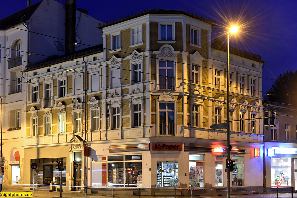Berlin Niederschönhausen Wohnhaus Gründerzeitstil erbaut 1892 in der Dietzgenstrasse 18 am Ossietzkyplatz