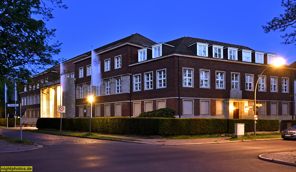 Berlin Dahlem FU-Praesidium erbaut 1926-1927 von Heinrich Straumer für den Feuer-Versicherungsverband. 1945-1990 Sitz der Alliierten Kommandantura.