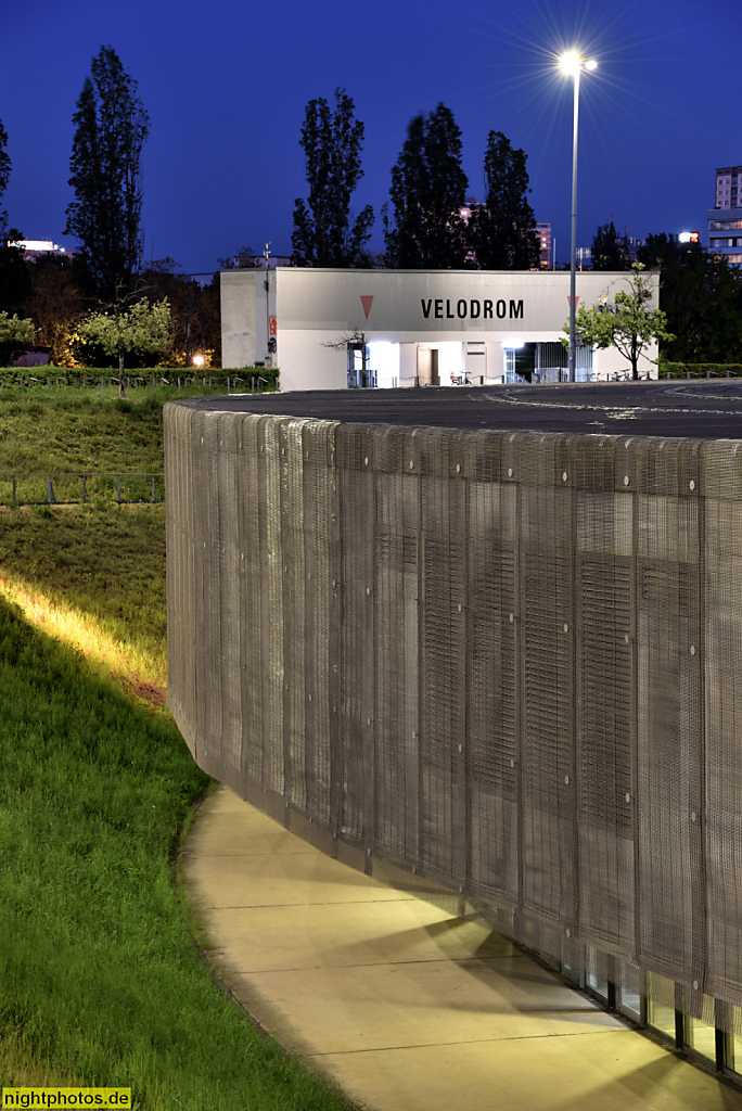 Berlin Prenzlauer Berg Radrennbahn und Veranstaltungshalle Velodrom erbaut 1993-1996 von Dominique Perrault