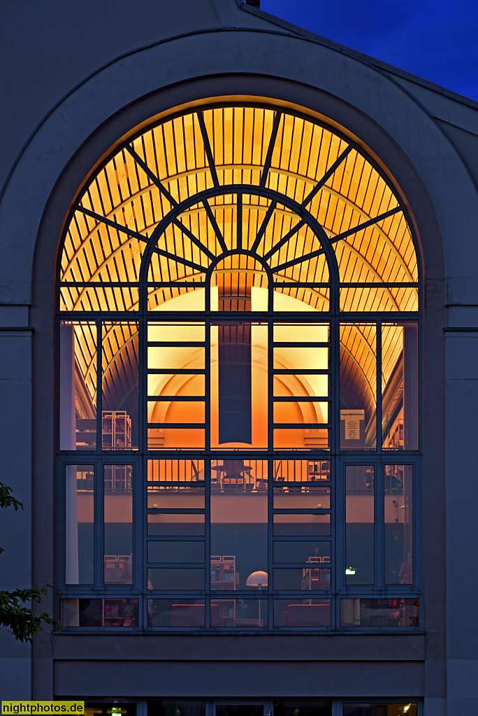 Berlin Tegel Humboldt-Bibliothek erbaut 1986-1989 von den Architekten Charles Willard Moore, John Ruble und Buzz Yudell