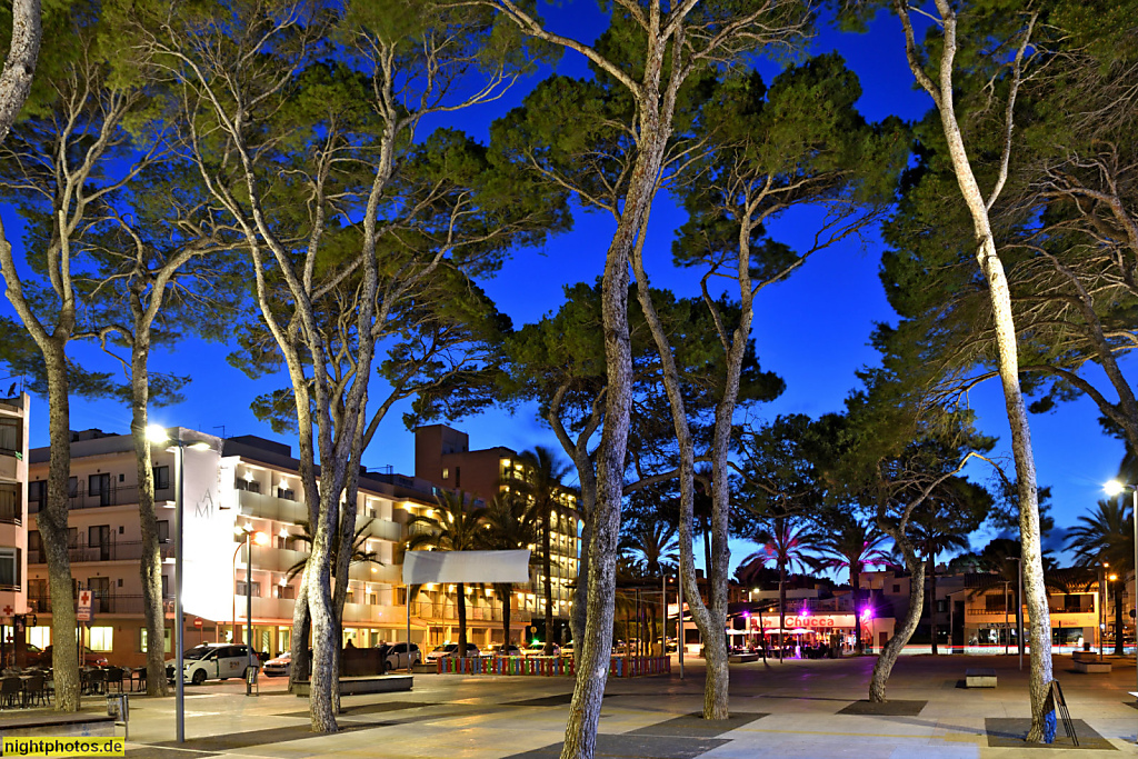 Mallorca Cala Ratjada Placa dels Pins. Hotel Bella Mar und Bar Chucca