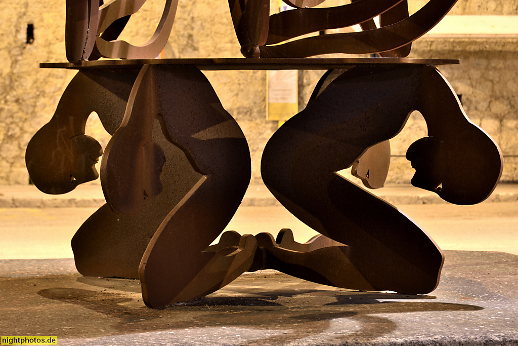 Mallorca Artà. Stahlskulptur von Miguel Sarasate neben der Touristeninformation