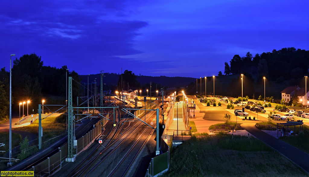Neuhof Bahnhof Fahrtrichtung Fulda. Gleisanlagen Parkplatz und Fussgängertunnel Umbau 2018. Strecke seit 1868 in Betrieb
