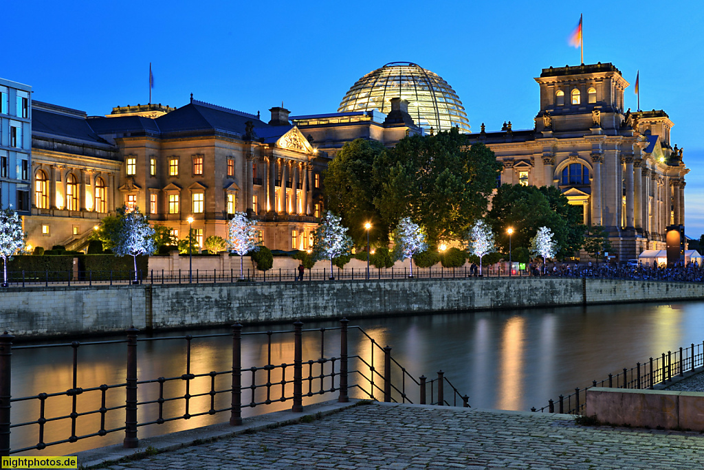 Berlin Mitte Reichstagspräsidentenpalais erbaut 1899-1904 vor Reichstag erbaut 1884-1894 von Paul Wallot im Stil der Neorenaissance