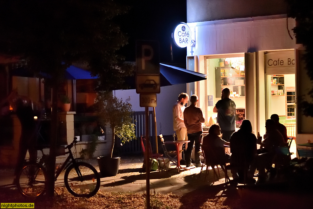 Woltersdorf im Land Brandenburg. Cafe Bar 'Almchen' in der Schleusenstrasse