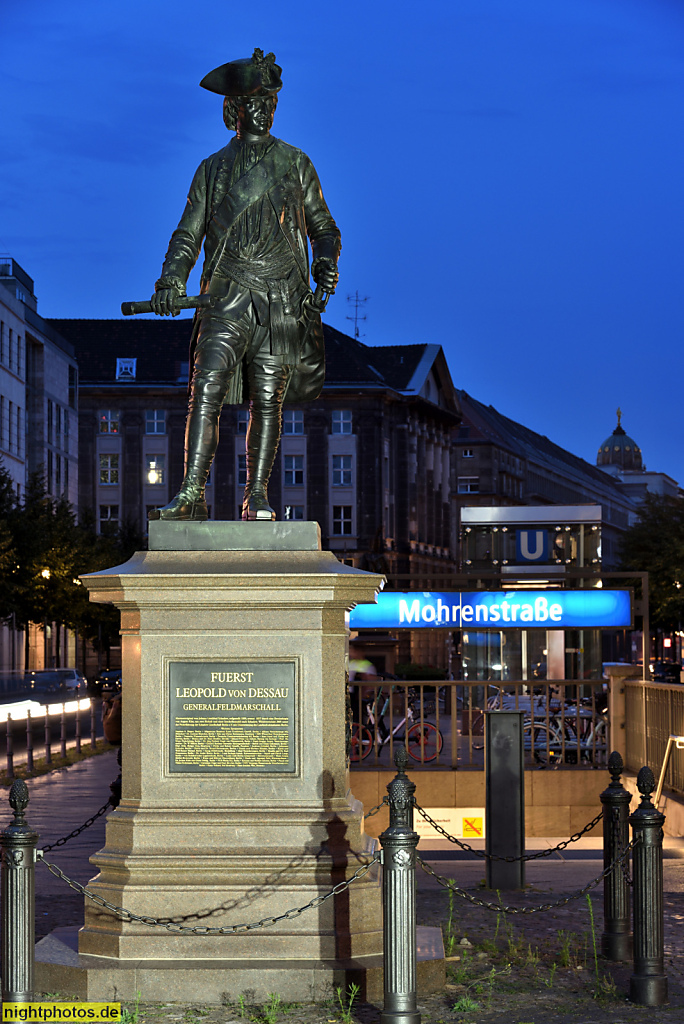 Berlin Mitte Zietenplatz. Generalfeldmarschall Fürst Leopold von Dessau. Statue von Johann Gottfried Schadow 1800. Ersetzt 1857 durch Bronzekopie von August Kiss