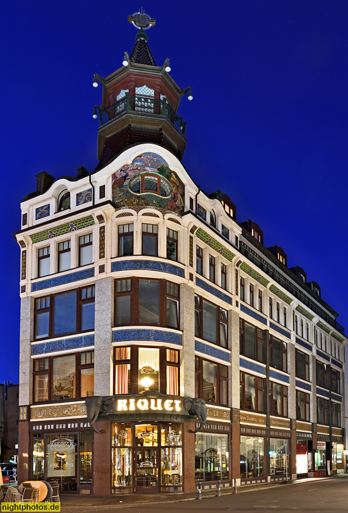Leipzig Riquethaus erbaut 1908-1909 von Paul Lange als Messehaus der Handelsfirma Riquet mit ostasiatischen Motiven und Jugendstilelementen im Schuhmachergässchen