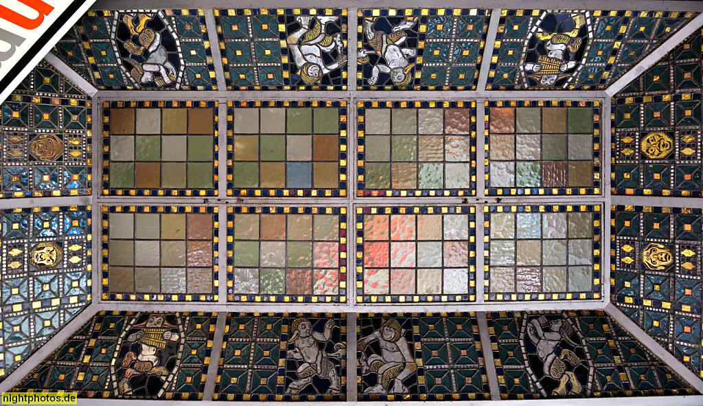 Leipzig Deckenmosaik im Eingang des Geschäftshauses 'Zwei Reiter' erbaut 1910-1911 von Alfons Berger in der Nicolaistrasse 36. Jugendstilelemente