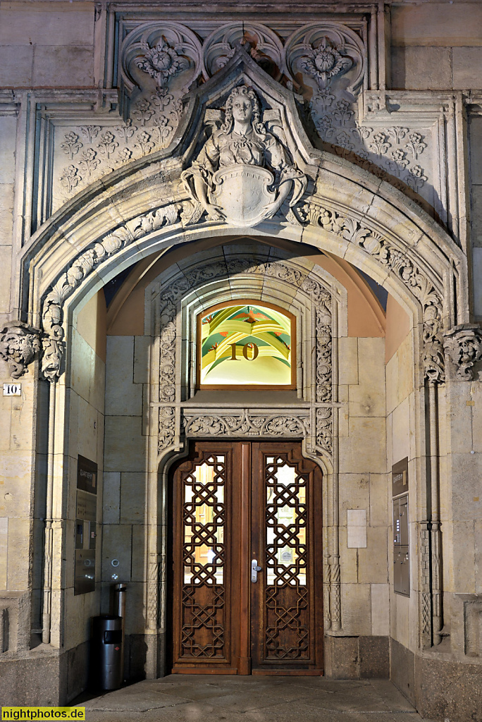 Leipzig Bodensteinhaus erbaut 1900-1901 von Richard Lucht und Theodor Quietzsch für den Weinhändler A. Bodenstein in der Markgrafenstrasse. Werksteinfassade. Portal