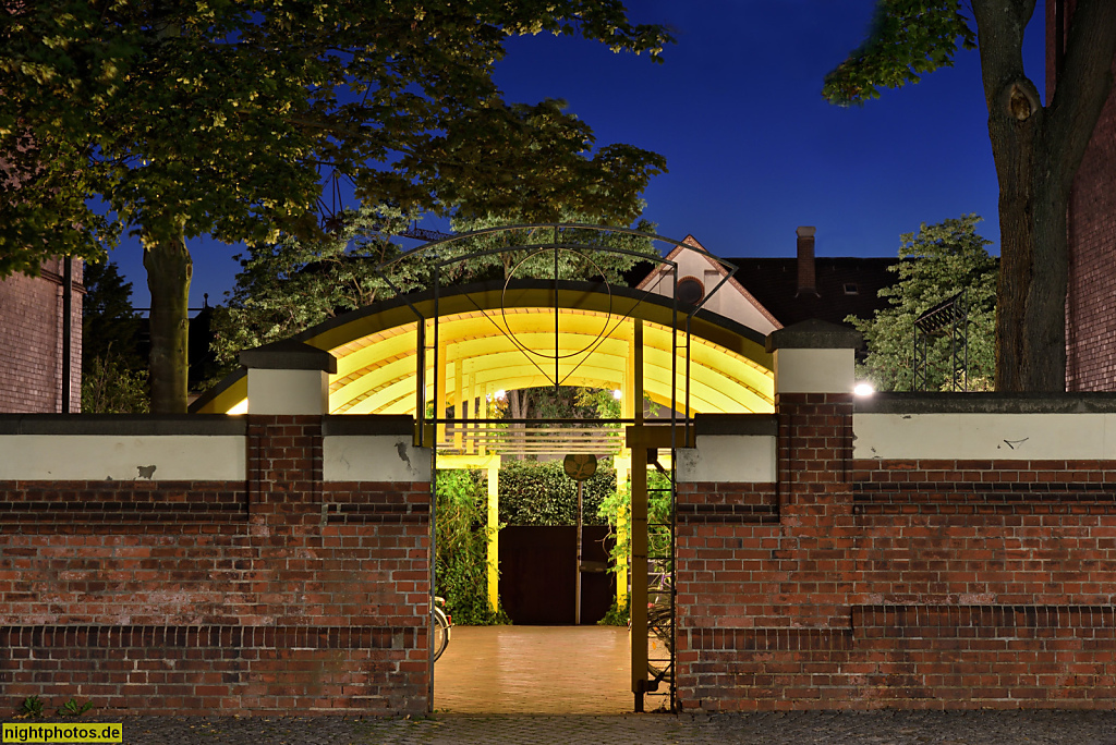Fulda Hochschule Campus Leipziger Strasse. Durchgang Gebäude 40-41 Fahrradabstellplatz