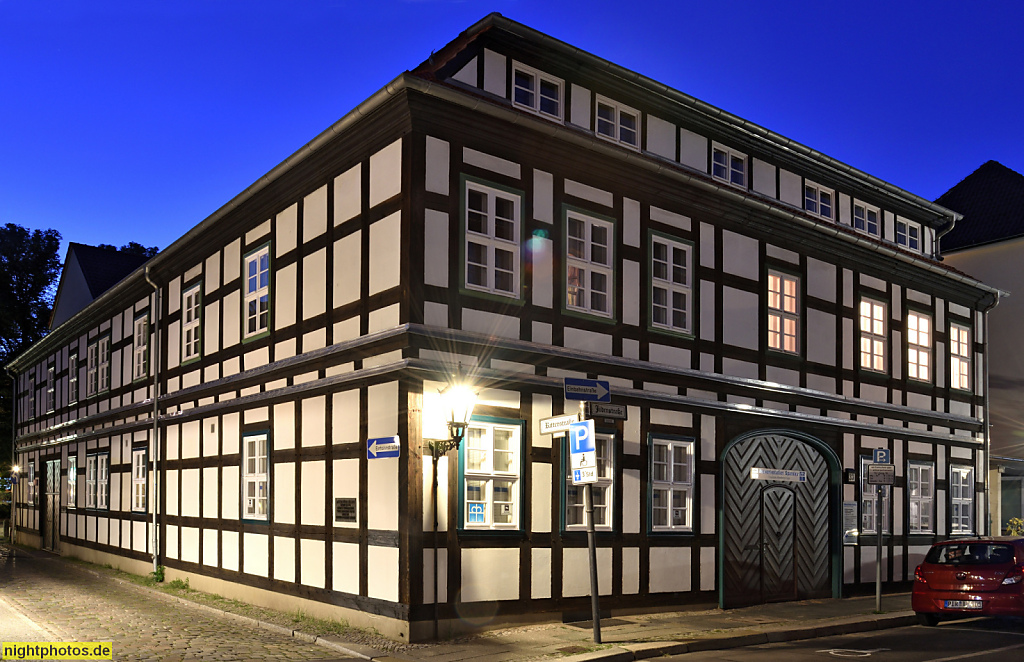 Berlin Spandau Altstadt Wendenschloss in der Jüdenstrasse Ecke Ritterstrasse. Nachbildung erbaut ab 1960 eines Fachwerkhaus erbaut um 1700