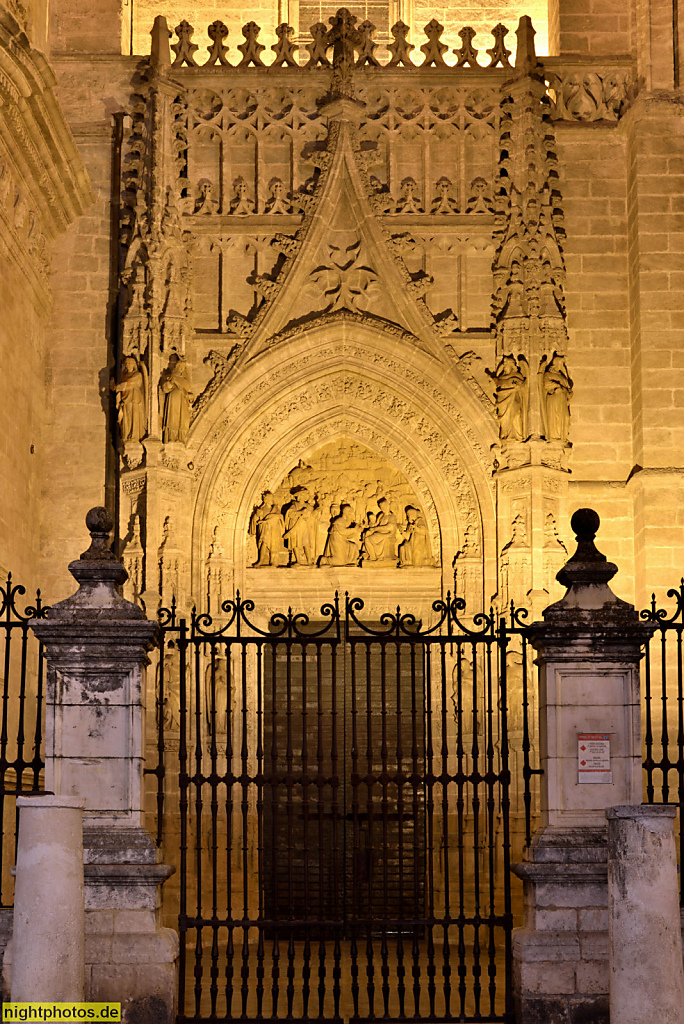 Sevilla Kathedrale erbaut 1401-1519 mit Anbau Capilla Real von 1551-1575 gotisches Portal