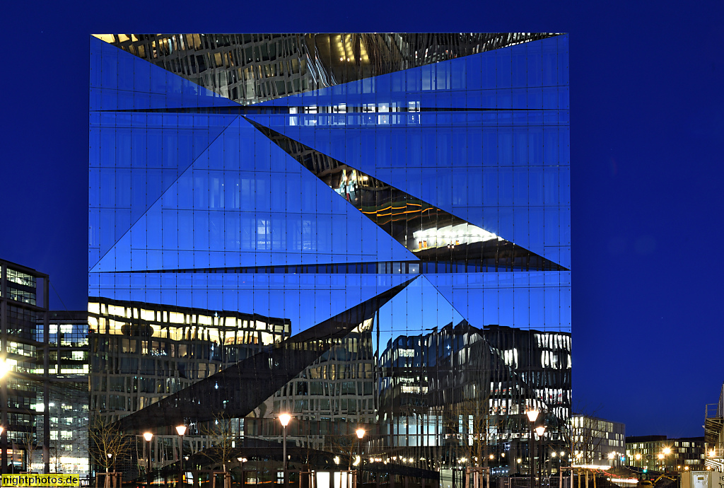 Berlin Mitte Moabit The Cube erbaut 2020 von 3XN für Bauherr CA Immo auf dem Washingtonplatz vor dem Hauptbahnhof