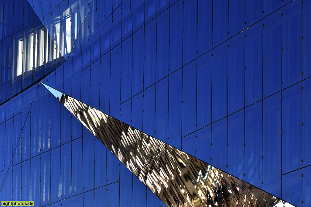 Berlin Mitte Moabit The Cube erbaut 2020 von 3XN für Bauherr CA Immo auf dem Washingtonplatz vor dem Hauptbahnhof