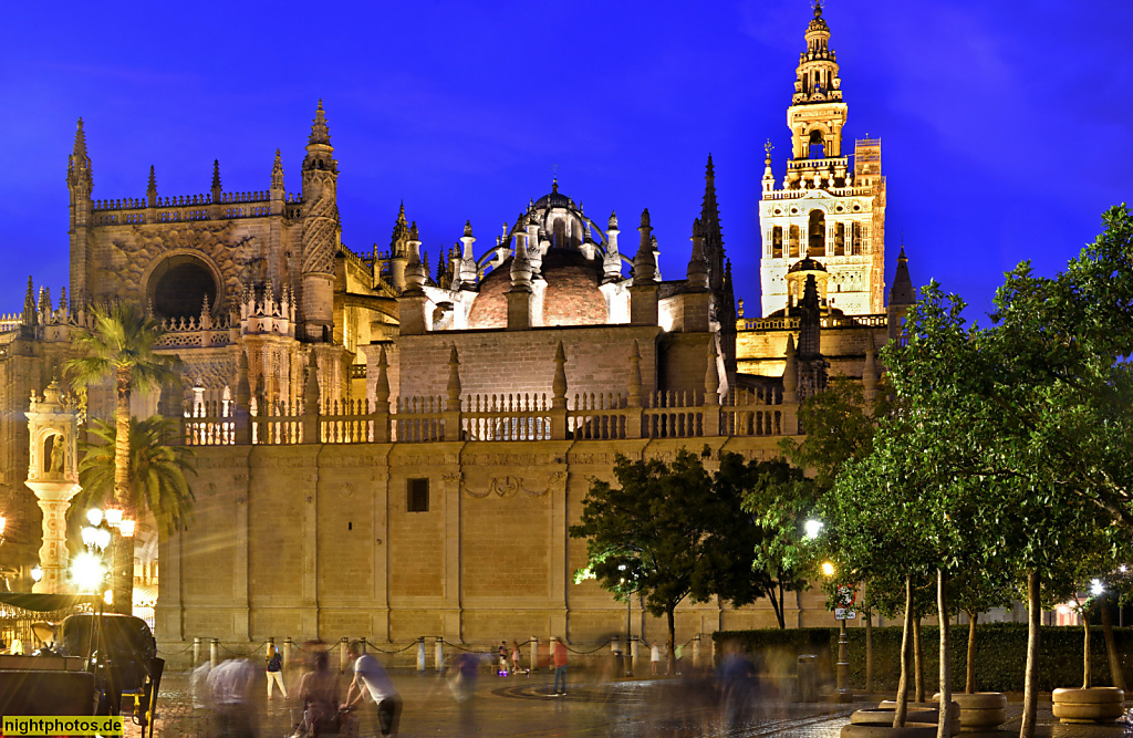 Sevilla Kathedrale erbaut 1401-1507 von Maestre Carlín (Charles Galter) und La Giralda erbaut 1184 von Architekt Ahmad Ben Baso