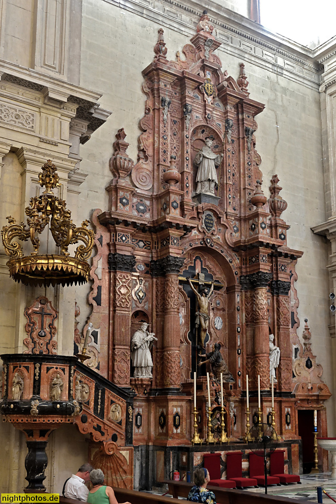 Sevilla Iglesia del Sagrario. La Parroquia de Sagrario. Seitenaltar von Architekt Cayetano de Acosta. Jesusfigur von Bildhauer Manuel Pereira