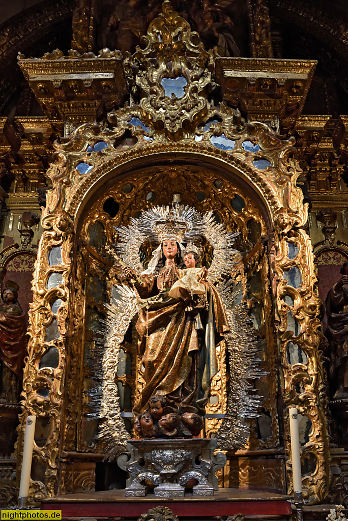 Sevilla Iglesia del Sagrario. La Parroquia de Sagrario. Erbaut 1618-1662 im Barock. Kapelle der Jungfrau des Rosenkranzes. Bildhauer Manuel Pereira. Ende 17 Jahrhundert