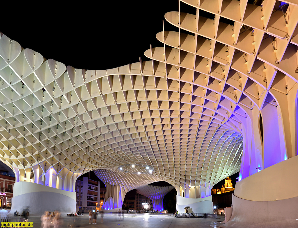 Setas de Sevilla. Als Metropol Parasol erbaut 2005-2011 von Architekt Jürgen Mayer über der Calle Imagen am Plaza de la Encarnacion
