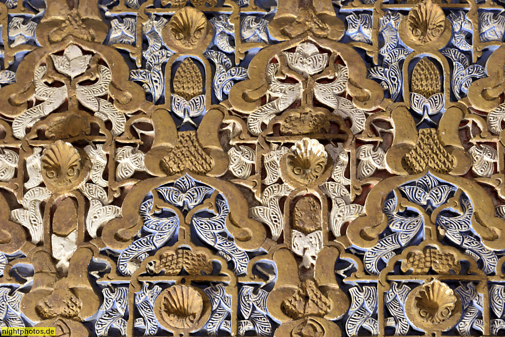 Real Alcázar de Sevilla. Königspalast. Erbaut ab 1364 für Pedro I. in Mudéjar Stil. Palacio del Rey Don Pedro i. Patio de las Doncellas. Wandrelief