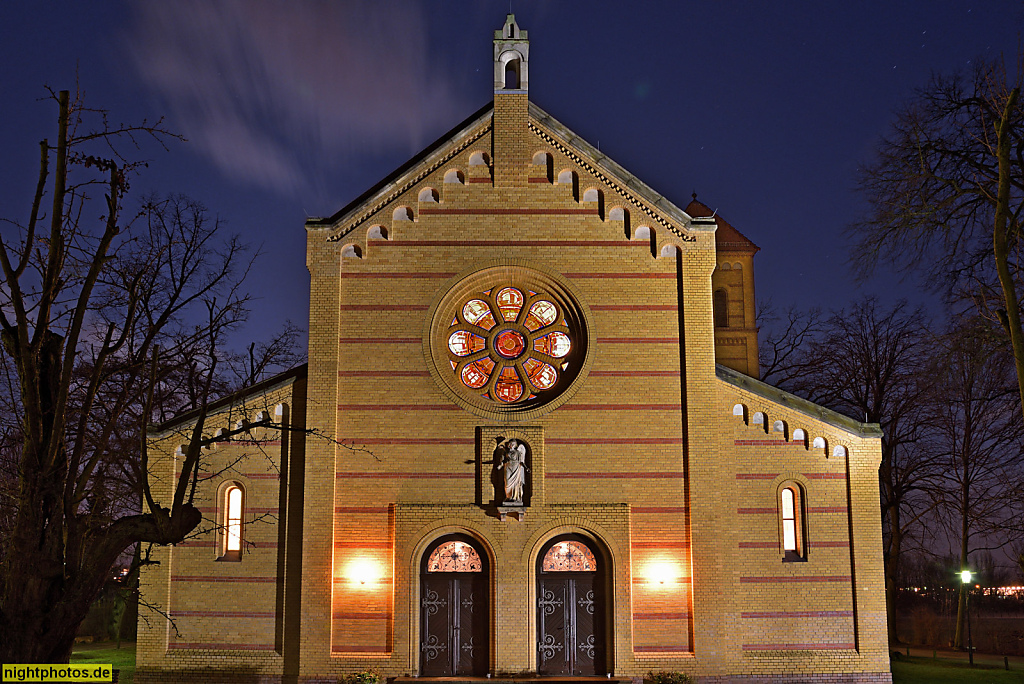 Berlin Biesdorf Kirche auf dem Gelände des Unfallkrankenhaus Berlin. Erbaut 1893-1897 von Hermann Blankenstein als Krankenhauskirche der Anstalt für Epileptische