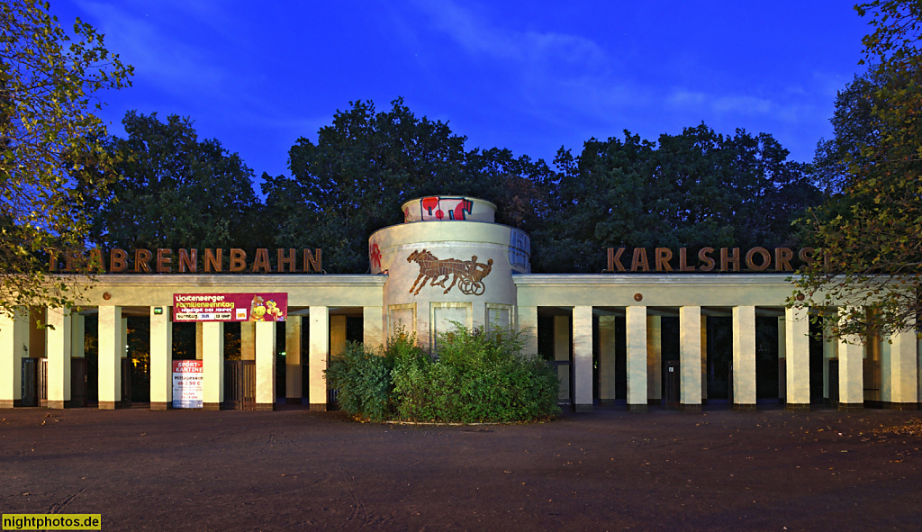 Berlin Karlshorst Trabrennbahn in Betrieb seit 1893-1894. Eingang an der Treskowallee