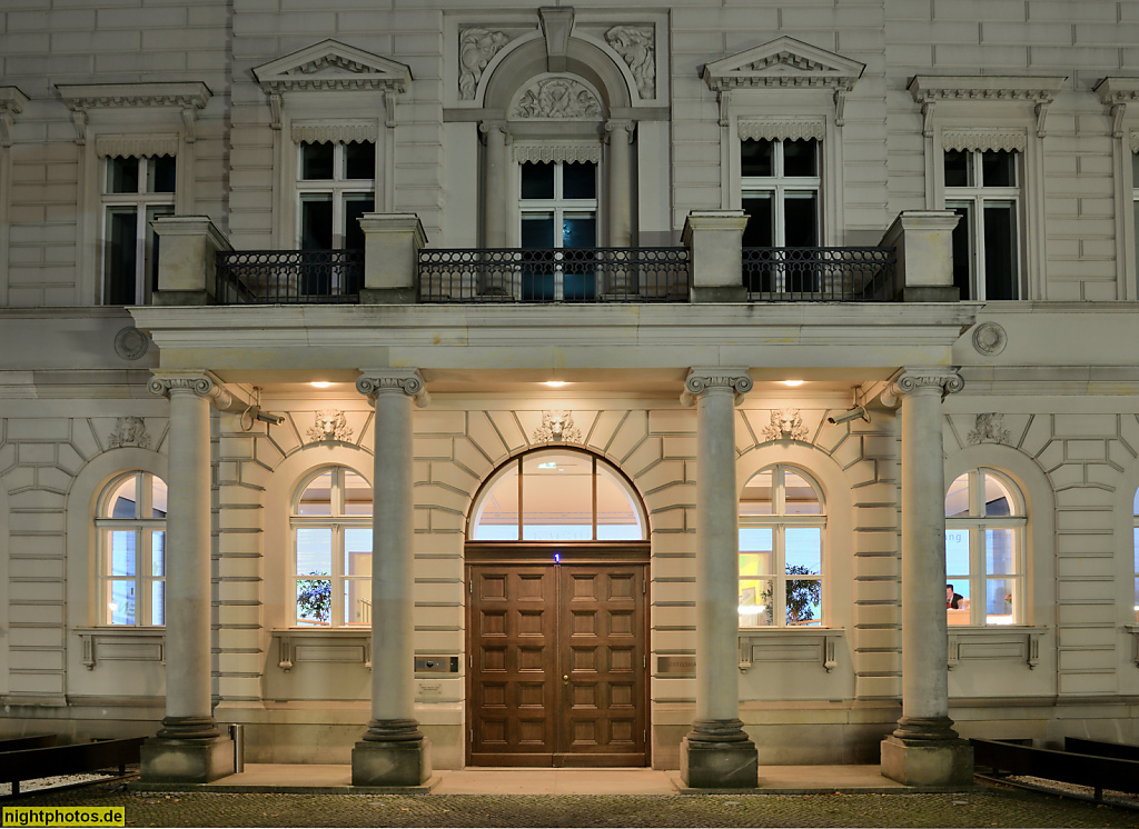 Berlin Mitte Kommandantenhaus erbaut 1653–1654 von Johann Gregor Memhardt. Umbau 1873-1874 im Neorenaissance Stil. Wiederaufbau 2001-2003