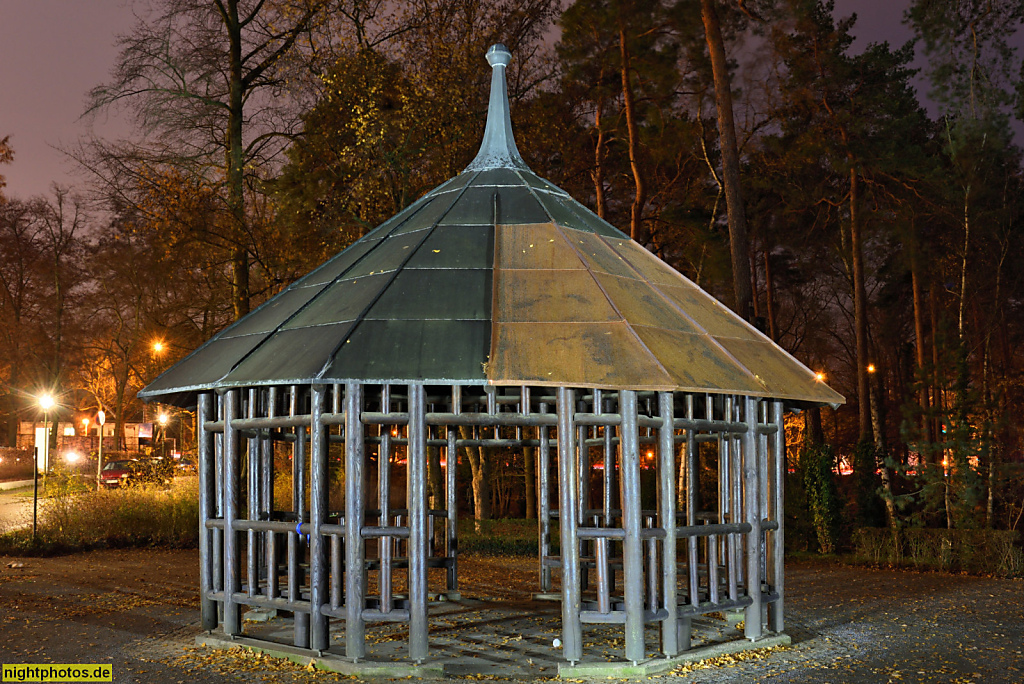 Berlin Westend Georg-Kolbe-Hain Holzpavillon. Pillkaller Allee