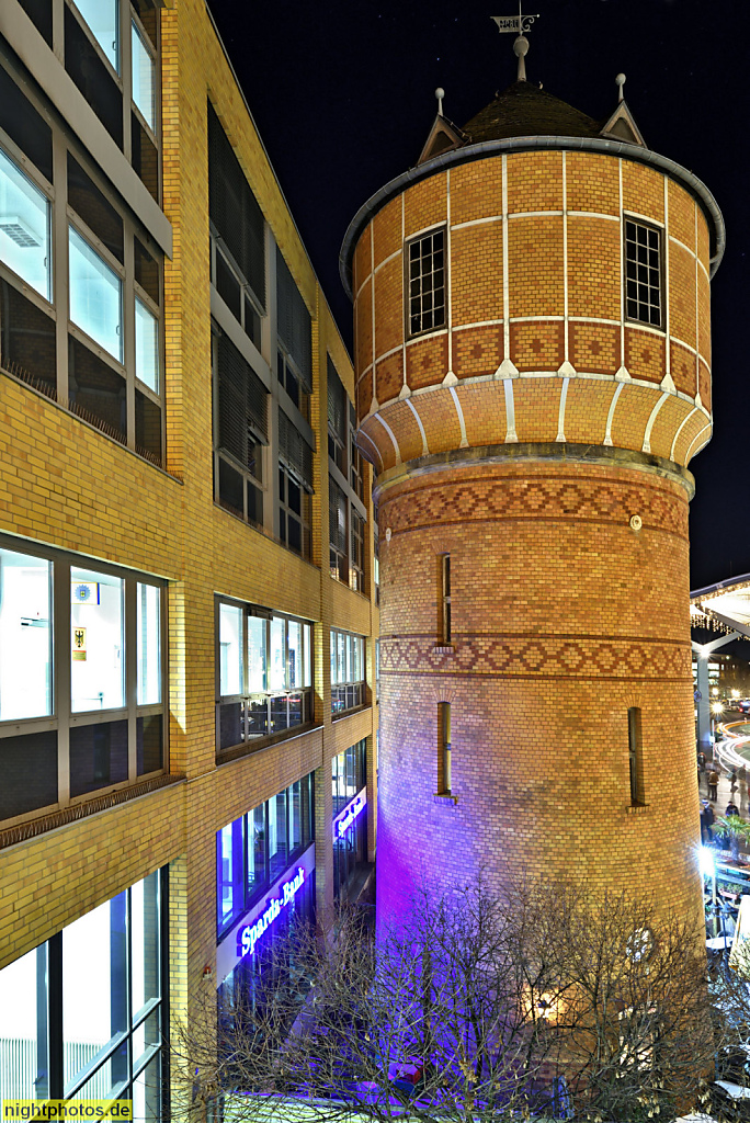 Potsdam Wasserturm neben dem Hauptbahnhof. Erbaut 1896 als Teil des ehemaligen Reichsbahnausbesserungswerks als Ziegelbau