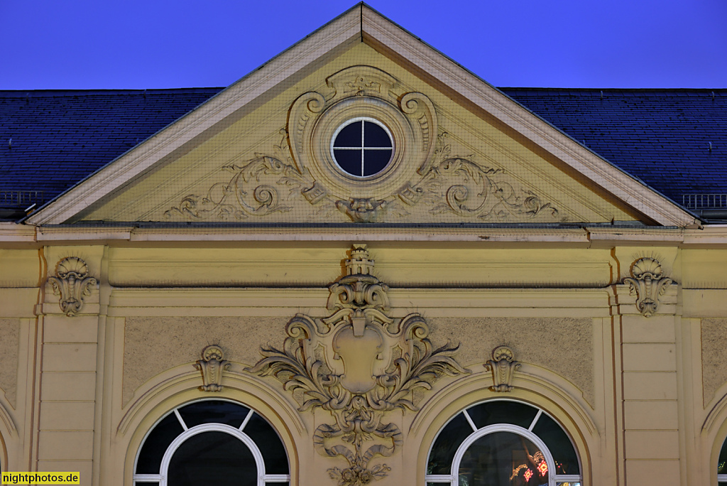 Berlin Tempelhof Geschäftshaus. Erbaut 1893-1895 von Maurermeister C Müller und Paul Opitz für Gastwirt Hermann Gerting als Saalbau und Restaurant Tivoli. Friedrich-Karl-Strasse 1-3