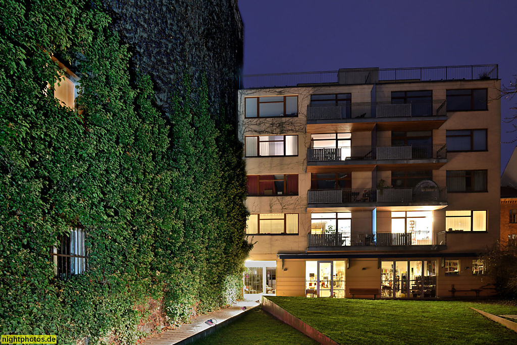 Berlin Mitte Passage Sophienstrasse 21 mit begrüntem Innnenhof