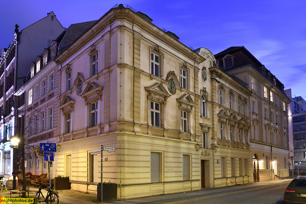 Berlin Mitte Wohngebäude erbaut um 1780. Umbau um 1890. Scharrenstrasse 17 Ecke Kleine Gertraudenstrasse