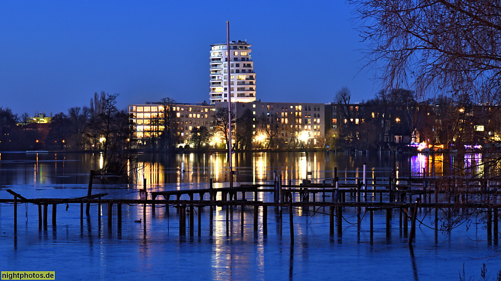Berlin Spandau Wasserstadt an der Maselakebucht. Quartier Havelspitze am Maselakepark. Erbaut 1997-2000 nach Konzept von Architekten Nalbach und Nalbach
