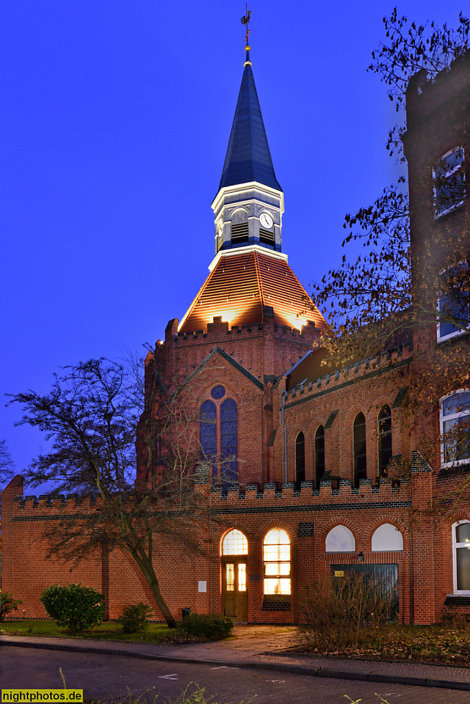 NP-2020-01-11-02-Berlin-Marienfelde-Gemeindezentrum-und-Kirche-vom-Guten-Hirten-erbaut-1903-1905-v-Josef-Lueckerath-als-Zentrum-eines-Klosters.jpg