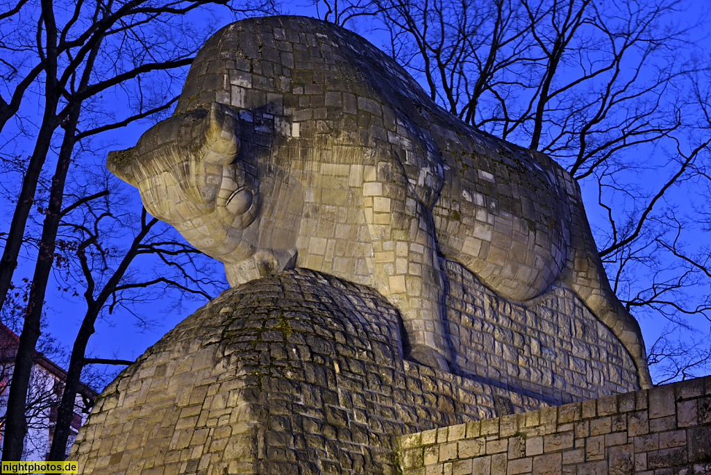 Berlin Tempelhof. Der Stier vom Alboinplatz. Steinskulptur von Paul Mersmann 1934