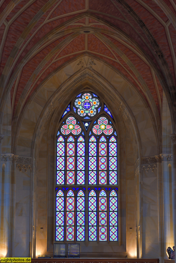 Berlin Mitte Friedrichswerdersche Kirche am Werderschen Markt erbaut 1824-1830 von Karl Friedrich Schinkel und Ludwig Ferdinand Hesse. Spitzbogenfenstern in Fenstergewölbe