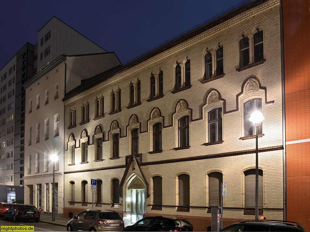 Berlin Mitte Erzbischöfliches Ordinariat. Neogotisch erbaut 1890-1892 von Max Hasak als Krankenhaus für die Kongregation der Grauen Schwestern in der Niederwallstrasse