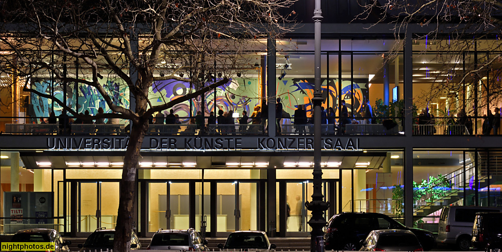 Berlin Charlottenburg Konzertsaal der Universität der Künste UdK erbaut 1952-1954 von Paul Gotthilf Reinhold Baumgarten. Foyer