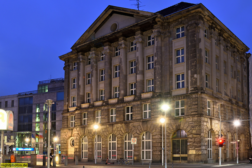 Berlin Mitte Friedrichstadt Geschäftshaus mit Hochrenaissance Fassade in der Mohrenstrasse erbaut 1914-1916 von Architekt Bodo Ebhardt für die Allianzversicherung