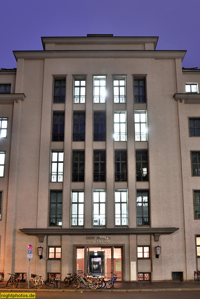 Berlin Mitte Friedrichstadt. DIW im Quartier 11. Erbaut 1937-1943 von Heinrich Rosskotten für Allianz- und Stuttgarter Lebensversicherungsbank AG. Umbau 1950 und 1991. Mohrenstrasse 58