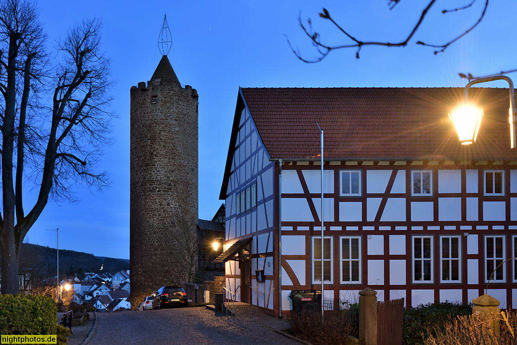 Schlitz Altstadt Hinterturm erbaut als Bergfried im 14. Jahrhundert. Heutige Form seit 1572. Neben evangelischem Gemeindehaus erbaut 1610