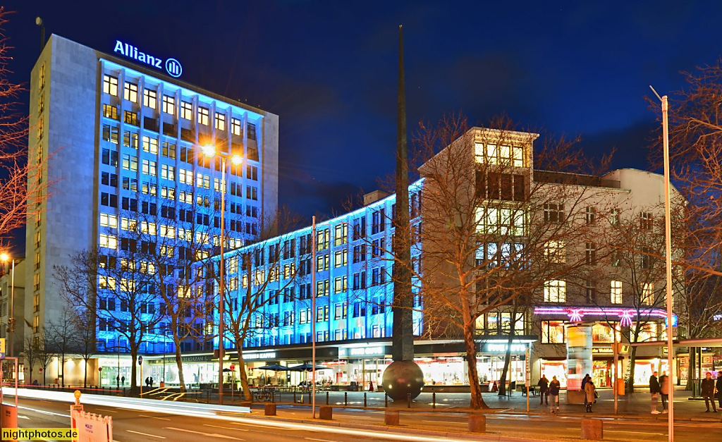 Berlin Charlottenburg Allianz-Haus erbaut 1953-1955 von Alfred Gunzenhauser und Paul Schwebes als Büro- und Geschäftshaus in der Joachimstaler Strasse. Pendelobelisk von Karl Schlamminger errichtet 2003