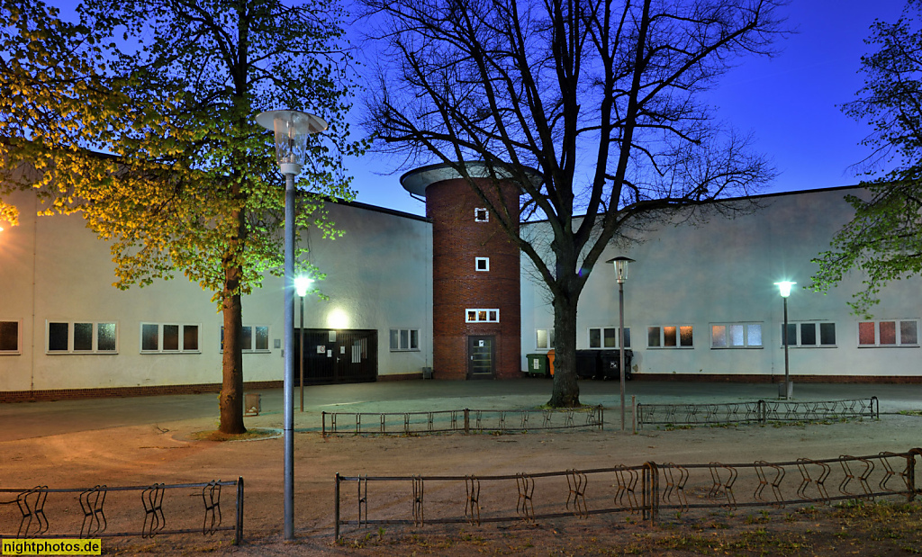 Berlin Lichterfelde Stadion. Erbaut 1926-1929 von Fritz Freymüller. Wiederaufbau 1951. Stadiongebäude. Saniert 2011-2013 durch TSSB Architekten