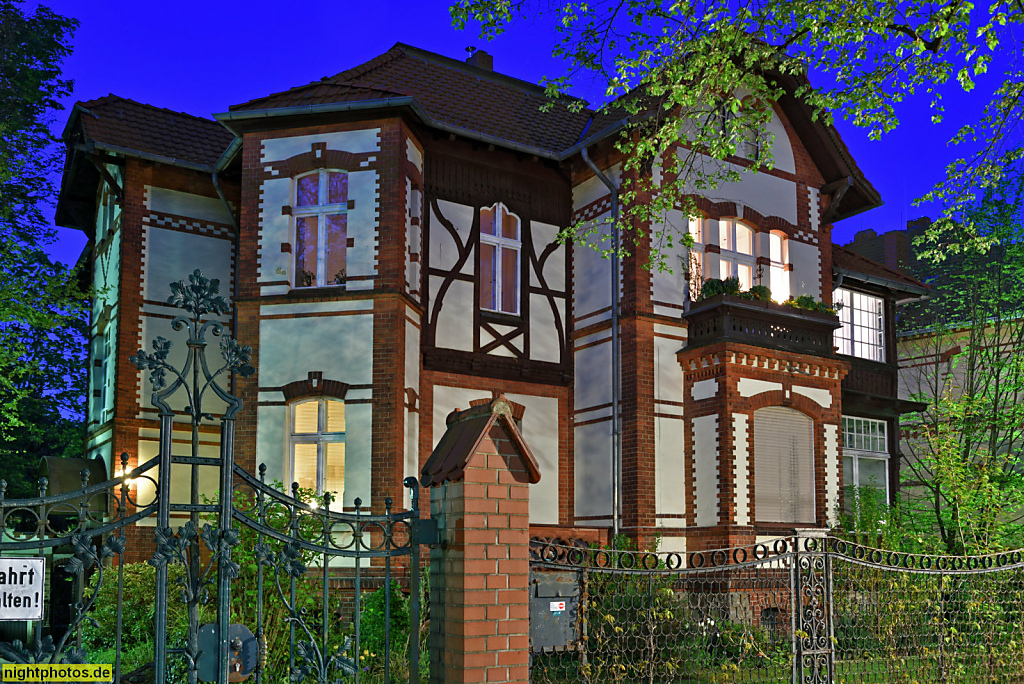 Berlin Zehlendorf Wohnhaus erbaut 1894-1895 von Theodor Bastian in der Martin-Buber-Strasse