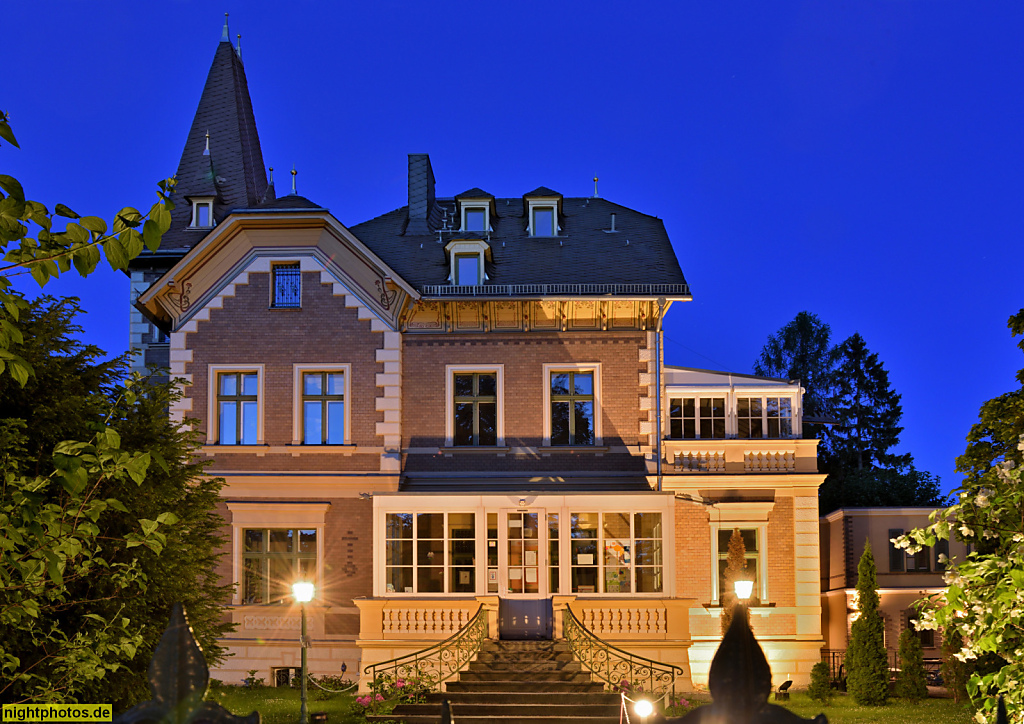 Berlin Lichterfelde Wohnhaus erbaut 1892-1893 von Heinrich Mensching für Eisenbahn-Bauunternehmer A. Below. Schillerstrasse 14