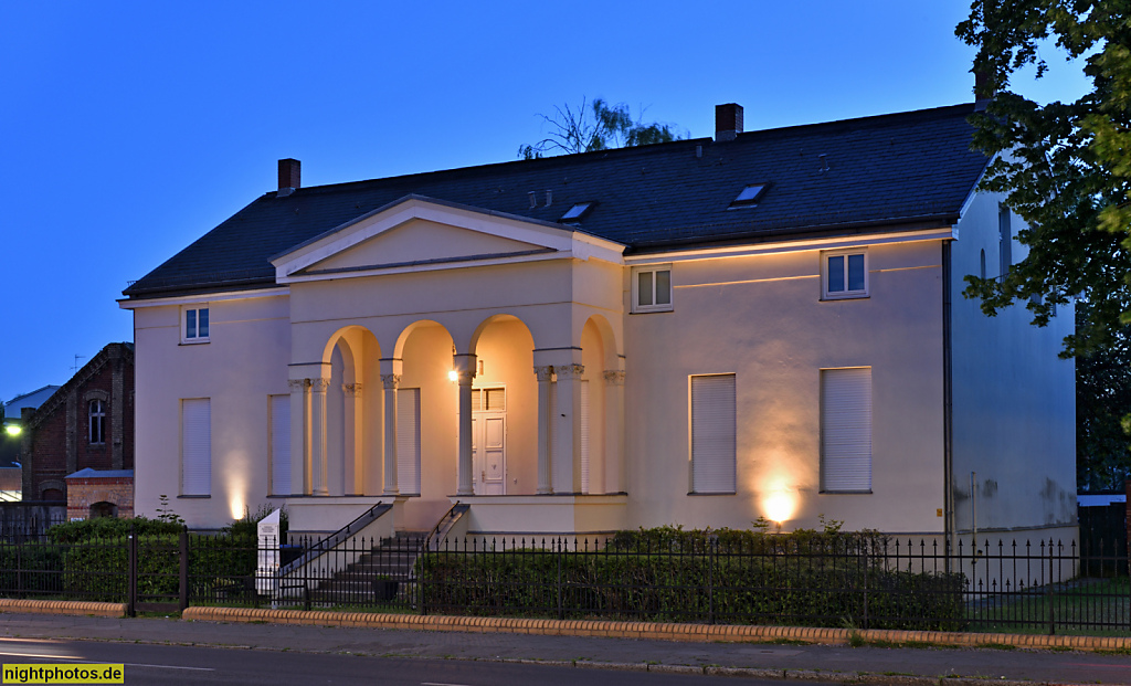 Berlin Buckow. Villa als Wohnhaus. Erbaut um 1880 als Gutshaus eines Vierseithofes am Buckower Damm 200