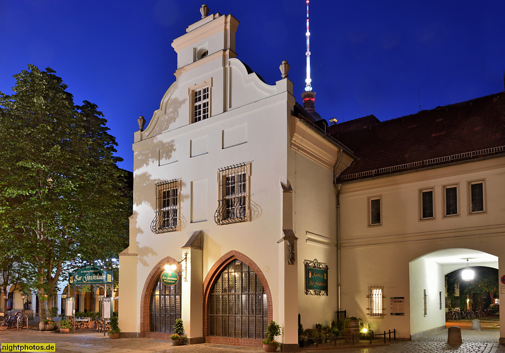 Berlin Mitte Nicolaiviertel Gerichtslaube Rekonstruktion als verputzter Betonfertigteilbau von 1985-1987. Gotischer Ursprungsbau erbaut um 1270