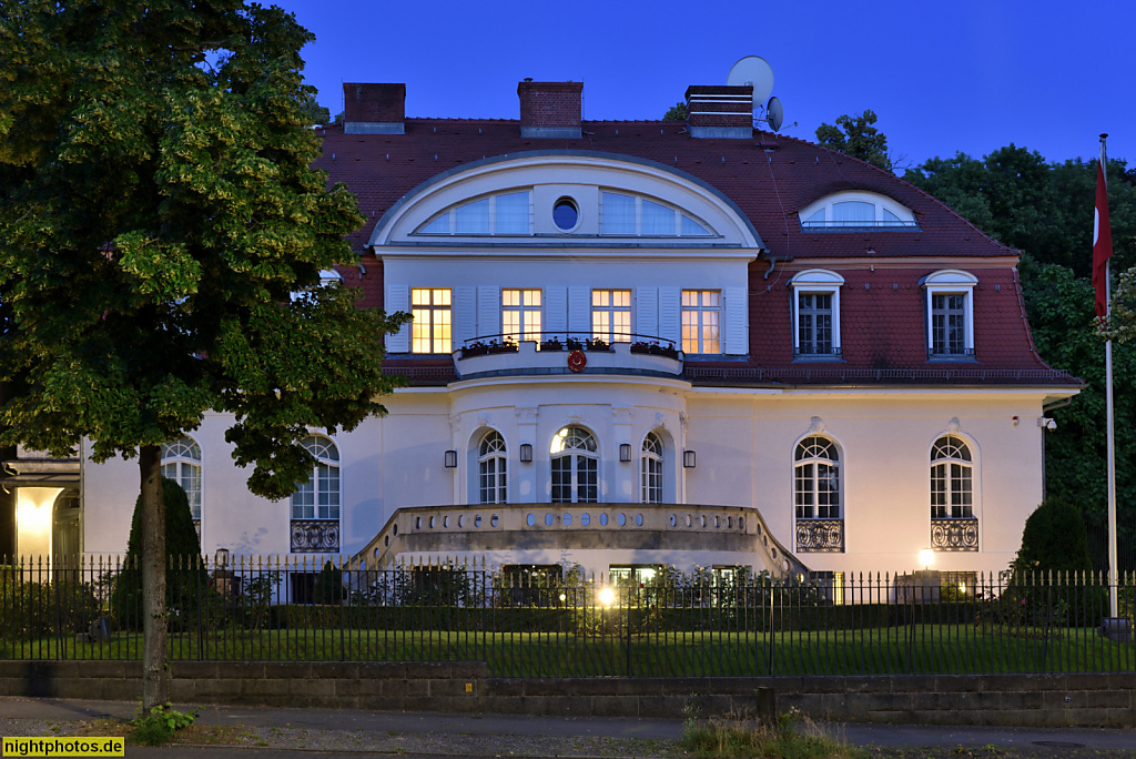 Berlin Grunewald Residenz des türkischen Botschafters. Erbaut 1912-1913 von Adolf Wollenberg als Landhaus für Bankier Erich Goldschmidt. Villenkolonie Grunewald Königsallee